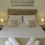 M&l Holliday