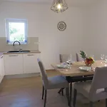M&l Holliday بيوغْغاد نا موغو