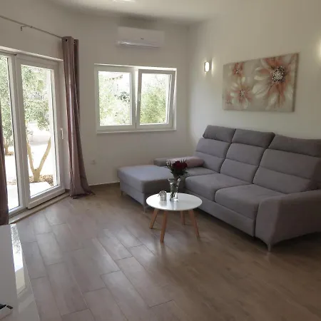 M&l Holliday Biograd na Moru